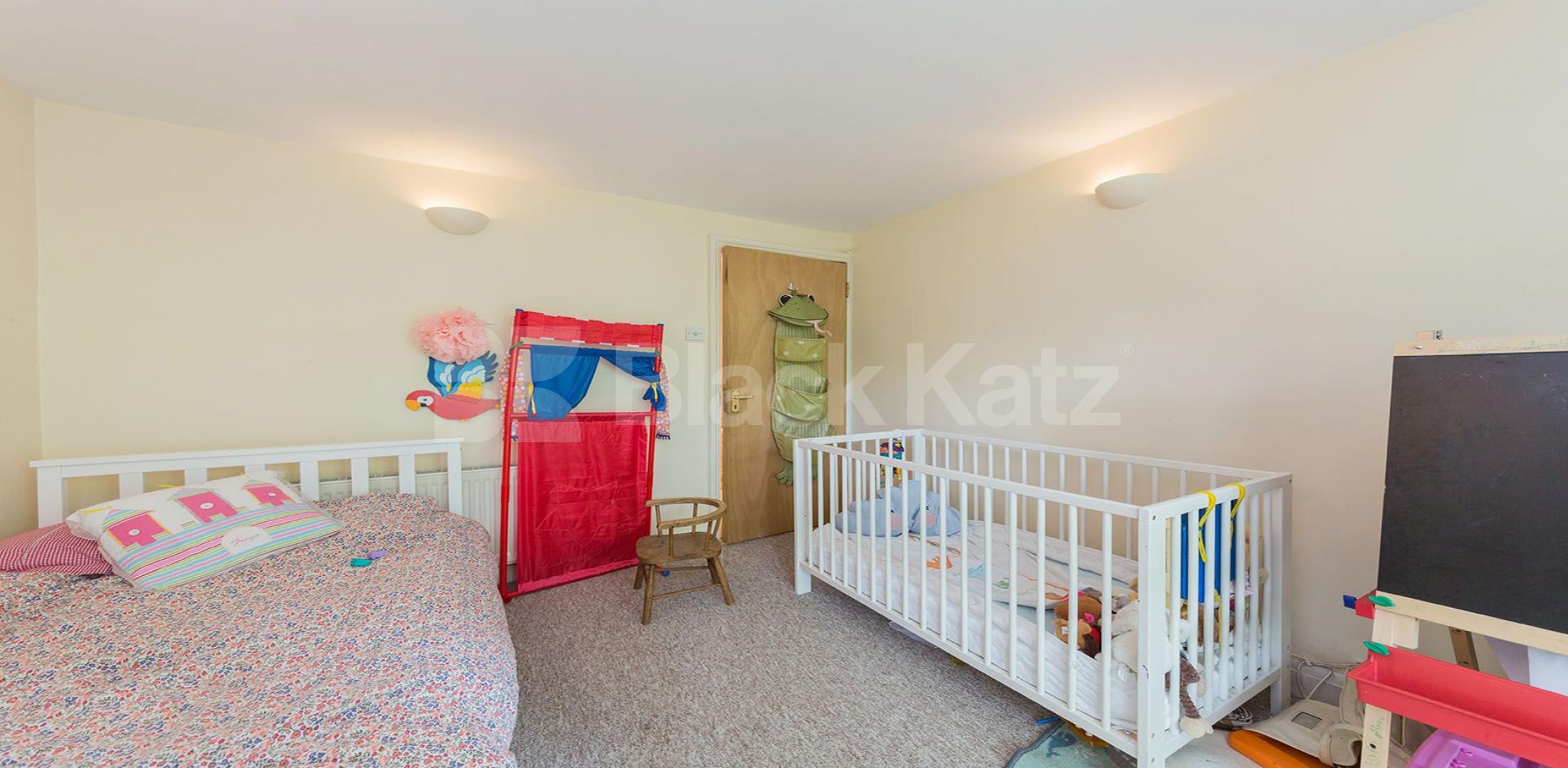 			New Instruction! Private balcony!, 2 Bedroom, 1 bath, 1 reception Flat			 Christchurch Road, Crouch End